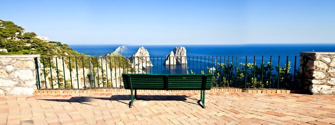 GranCanariaFerienhaus Feriendestination - Capri ist eine blühende Insel mit weißen Gebäuden, die einen schönen Kontrast zum tiefen Blau des Meeres bilden. Die durchschnittlichen Frühlings- und Herbsttemperaturen liegen bei etwa 14°-16°C, die besten Reisemonate sind April, Mai, Juni, September und Oktober. Auch in den Wintermonaten sorgt das milde Klima für Wohlbefinden und eine üppige Vegetation. Die beliebtesten Orte für Capri Ferien, locken mit besten Angebote für Hotels und Ferienunterkünfte mit Werbeaktionen, Rabatten, Sonderangebote für Capri Urlaub buchen.
